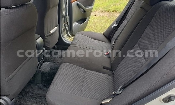 Sayi Sabo Toyota Avensis Azurfa Mota in Yaounde a Babban Kamaru Sayi Sabo Toyota Avensis Azurfa Mota in Yaounde a Babban Kamaru