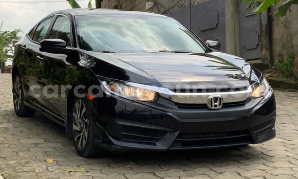 Sayi Na hannu Honda Civic Black Mota in Douala a Ƙasar Kamaru