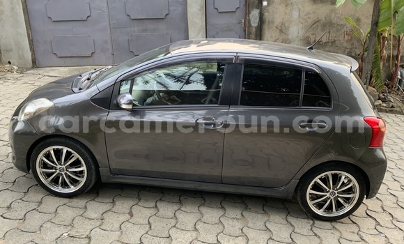Acheter Occasion Voiture Toyota Vitz Gris à Douala, Littoral Cameroon Acheter Occasion Voiture Toyota Vitz Gris à Douala, Littoral Cameroon
