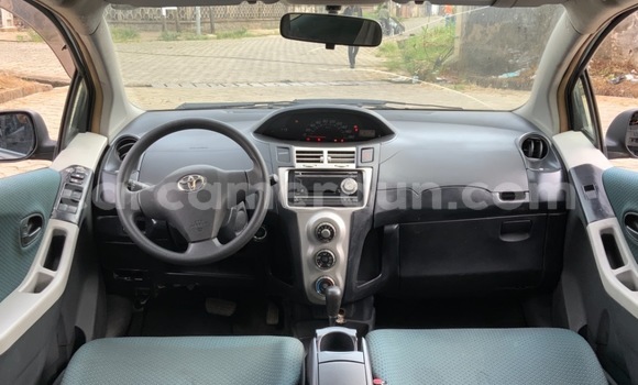 Sayi Na hannu Toyota Vitz Blue Mota in Douala a Ƙasar Kamaru Sayi Na hannu Toyota Vitz Blue Mota in Douala a Ƙasar Kamaru