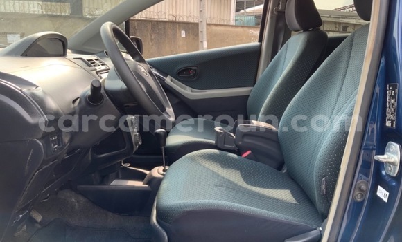 Sayi Na hannu Toyota Vitz Blue Mota in Douala a Ƙasar Kamaru Sayi Na hannu Toyota Vitz Blue Mota in Douala a Ƙasar Kamaru