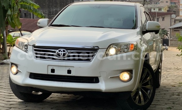 Acheter Occasion Voiture Toyota Vanguard Blanc à Douala, Littoral Cameroon Acheter Occasion Voiture Toyota Vanguard Blanc à Douala, Littoral Cameroon