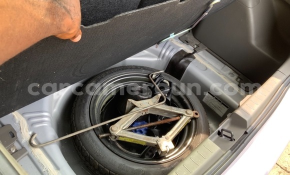 Acheter Occasion Voiture Toyota Vitz Gris à Douala, Littoral Cameroon Acheter Occasion Voiture Toyota Vitz Gris à Douala, Littoral Cameroon