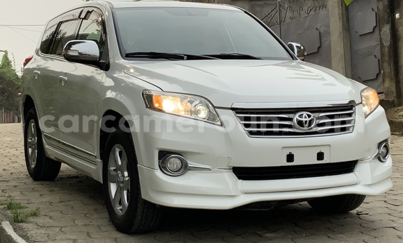 Acheter Occasion Voiture Toyota Vanguard Blanc à Douala, Littoral Cameroon Acheter Occasion Voiture Toyota Vanguard Blanc à Douala, Littoral Cameroon