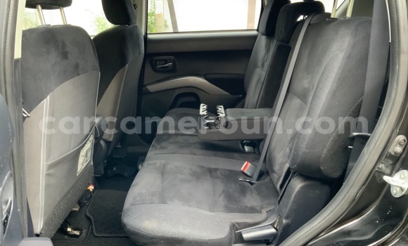 Sayi Na hannu Mitsubishi Outlander Black Mota in Douala a Ƙasar Kamaru Sayi Na hannu Mitsubishi Outlander Black Mota in Douala a Ƙasar Kamaru