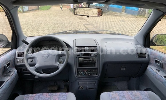 Acheter Occasion Voiture Toyota Picnic Rouge à Douala, Littoral Cameroon Acheter Occasion Voiture Toyota Picnic Rouge à Douala, Littoral Cameroon