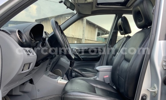 Acheter Occasion Voiture Toyota RAV4 Gris à Douala, Littoral Cameroon Acheter Occasion Voiture Toyota RAV4 Gris à Douala, Littoral Cameroon