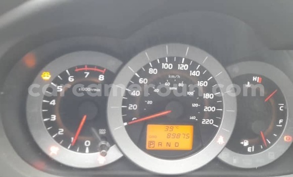 Sayi Sabo Toyota RAV4 Red Mota in Douala a Ƙasar Kamaru Sayi Sabo Toyota RAV4 Red Mota in Douala a Ƙasar Kamaru