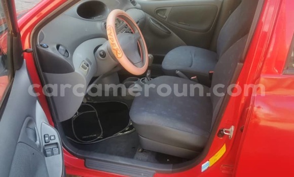 Sayi Na hannu Toyota Yaris Red Mota in Douala a Ƙasar Kamaru Sayi Na hannu Toyota Yaris Red Mota in Douala a Ƙasar Kamaru