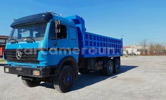 Sayi Sabo Mercedes-Benz C180 coupe Blue Mota in Douala a Ƙasar Kamaru Sayi Sabo Mercedes-Benz C180 coupe Blue Mota in Douala a Ƙasar Kamaru