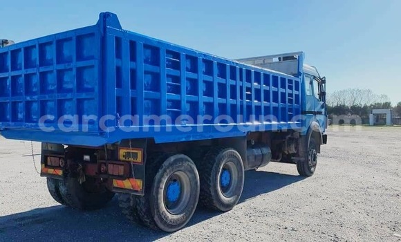 Sayi Sabo Mercedes-Benz C180 coupe Blue Mota in Douala a Ƙasar Kamaru Sayi Sabo Mercedes-Benz C180 coupe Blue Mota in Douala a Ƙasar Kamaru