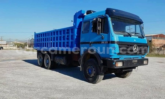 Sayi Sabo Mercedes-Benz C180 coupe Blue Mota in Douala a Ƙasar Kamaru Sayi Sabo Mercedes-Benz C180 coupe Blue Mota in Douala a Ƙasar Kamaru
