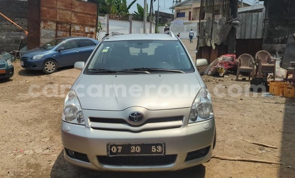 Acheter Occasion Voiture Toyota Corolla Verso Gris à Douala, Littoral Cameroon Acheter Occasion Voiture Toyota Corolla Verso Gris à Douala, Littoral Cameroon