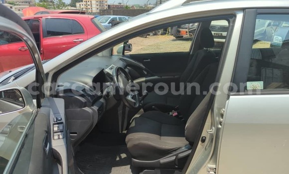 Acheter Occasion Voiture Toyota Corolla Verso Gris à Douala, Littoral Cameroon Acheter Occasion Voiture Toyota Corolla Verso Gris à Douala, Littoral Cameroon