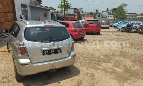 Acheter Occasion Voiture Toyota Corolla Verso Gris à Douala, Littoral Cameroon Acheter Occasion Voiture Toyota Corolla Verso Gris à Douala, Littoral Cameroon