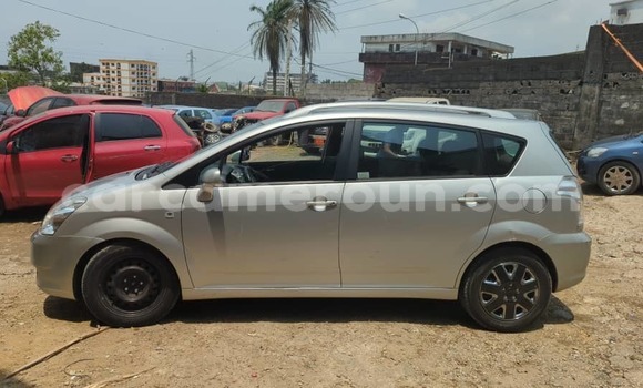 Acheter Occasion Voiture Toyota Corolla Verso Gris à Douala, Littoral Cameroon Acheter Occasion Voiture Toyota Corolla Verso Gris à Douala, Littoral Cameroon