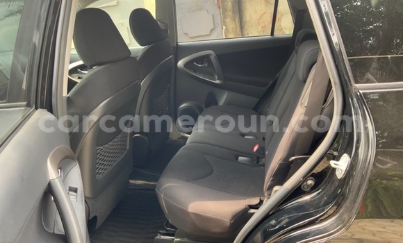 Sayi Na hannu Toyota Vanguard Black Mota in Douala a Ƙasar Kamaru Sayi Na hannu Toyota Vanguard Black Mota in Douala a Ƙasar Kamaru