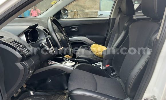 Acheter Occasion Voiture Mitsubishi Outlander Blanc à Douala, Littoral Cameroon Acheter Occasion Voiture Mitsubishi Outlander Blanc à Douala, Littoral Cameroon