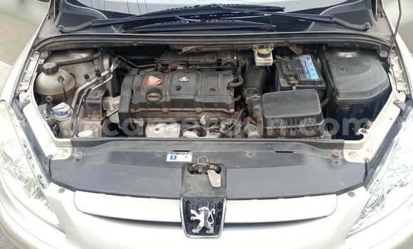 Sayi Na hannu Peugeot 307 Azurfa Mota in Douala a Ƙasar Kamaru Sayi Na hannu Peugeot 307 Azurfa Mota in Douala a Ƙasar Kamaru