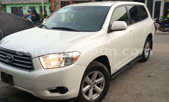 Sayi Na hannu Toyota Highlander White Mota in Douala a Ƙasar Kamaru Sayi Na hannu Toyota Highlander White Mota in Douala a Ƙasar Kamaru