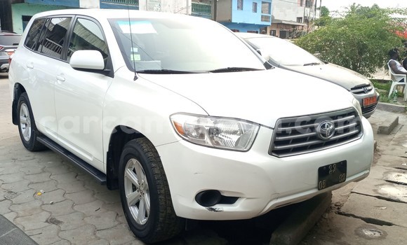 Sayi Na hannu Toyota Highlander White Mota in Douala a Ƙasar Kamaru Sayi Na hannu Toyota Highlander White Mota in Douala a Ƙasar Kamaru
