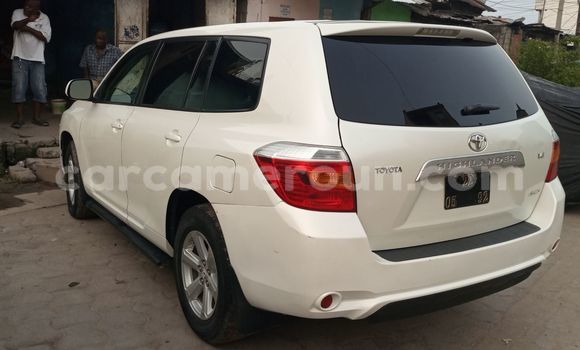 Sayi Na hannu Toyota Highlander White Mota in Douala a Ƙasar Kamaru Sayi Na hannu Toyota Highlander White Mota in Douala a Ƙasar Kamaru