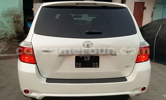 Sayi Na hannu Toyota Highlander White Mota in Douala a Ƙasar Kamaru Sayi Na hannu Toyota Highlander White Mota in Douala a Ƙasar Kamaru