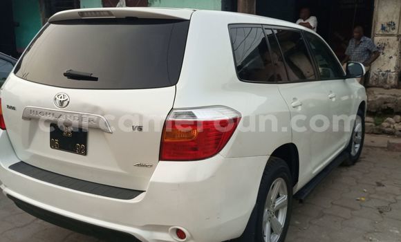 Sayi Na hannu Toyota Highlander White Mota in Douala a Ƙasar Kamaru Sayi Na hannu Toyota Highlander White Mota in Douala a Ƙasar Kamaru