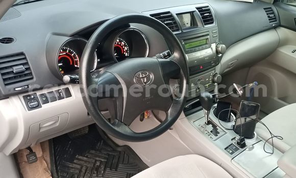 Sayi Na hannu Toyota Highlander White Mota in Douala a Ƙasar Kamaru Sayi Na hannu Toyota Highlander White Mota in Douala a Ƙasar Kamaru