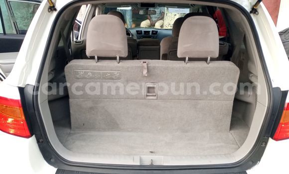 Sayi Na hannu Toyota Highlander White Mota in Douala a Ƙasar Kamaru Sayi Na hannu Toyota Highlander White Mota in Douala a Ƙasar Kamaru