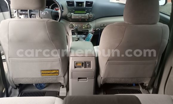 Sayi Na hannu Toyota Highlander White Mota in Douala a Ƙasar Kamaru Sayi Na hannu Toyota Highlander White Mota in Douala a Ƙasar Kamaru