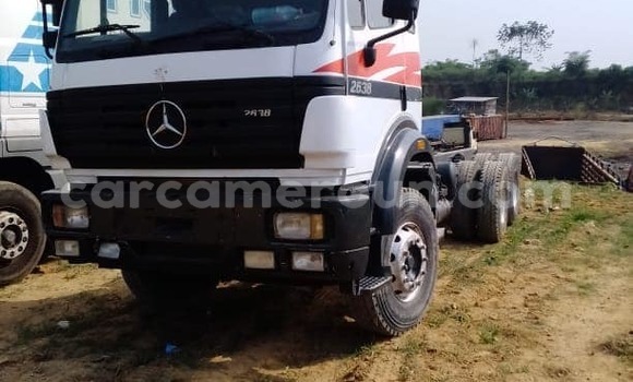 Sayi Imported Mercedes‒Benz 2638 White Babbar mota in Douala a Ƙasar Kamaru