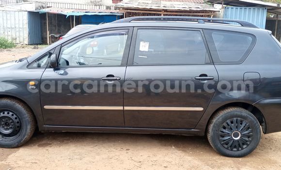 Sayi Na hannu Toyota Avensis Verso Black Mota in Douala a Ƙasar Kamaru Sayi Na hannu Toyota Avensis Verso Black Mota in Douala a Ƙasar Kamaru