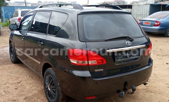 Sayi Na hannu Toyota Avensis Verso Black Mota in Douala a Ƙasar Kamaru Sayi Na hannu Toyota Avensis Verso Black Mota in Douala a Ƙasar Kamaru