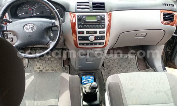 Sayi Na hannu Toyota Avensis Verso Black Mota in Douala a Ƙasar Kamaru Sayi Na hannu Toyota Avensis Verso Black Mota in Douala a Ƙasar Kamaru