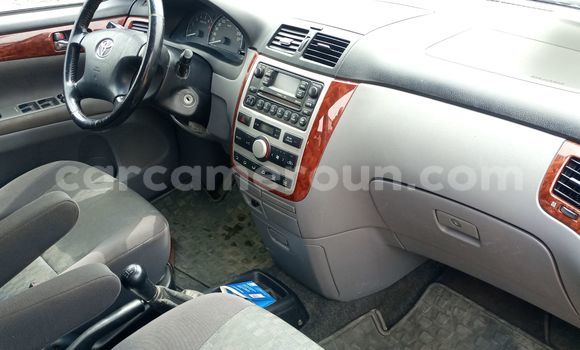 Sayi Na hannu Toyota Avensis Verso Black Mota in Douala a Ƙasar Kamaru Sayi Na hannu Toyota Avensis Verso Black Mota in Douala a Ƙasar Kamaru