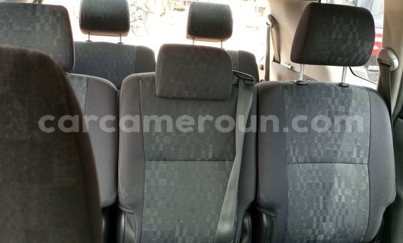 Sayi Na hannu Toyota Avensis Verso Black Mota in Douala a Ƙasar Kamaru Sayi Na hannu Toyota Avensis Verso Black Mota in Douala a Ƙasar Kamaru