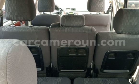 Sayi Na hannu Toyota Avensis Verso Black Mota in Douala a Ƙasar Kamaru Sayi Na hannu Toyota Avensis Verso Black Mota in Douala a Ƙasar Kamaru