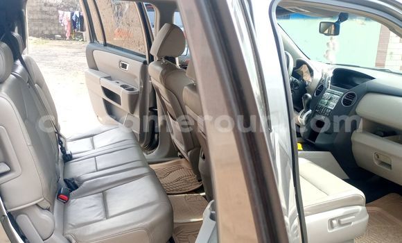Sayi Na hannu Honda Pilot Azurfa Mota in Douala a Ƙasar Kamaru Sayi Na hannu Honda Pilot Azurfa Mota in Douala a Ƙasar Kamaru
