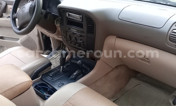 Sayi Na hannu Toyota Land Cruiser Azurfa Mota in Douala a Ƙasar Kamaru Sayi Na hannu Toyota Land Cruiser Azurfa Mota in Douala a Ƙasar Kamaru