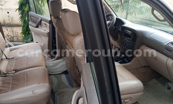 Sayi Na hannu Toyota Land Cruiser Azurfa Mota in Douala a Ƙasar Kamaru Sayi Na hannu Toyota Land Cruiser Azurfa Mota in Douala a Ƙasar Kamaru