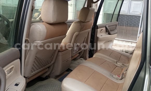 Sayi Na hannu Toyota Land Cruiser Azurfa Mota in Douala a Ƙasar Kamaru Sayi Na hannu Toyota Land Cruiser Azurfa Mota in Douala a Ƙasar Kamaru