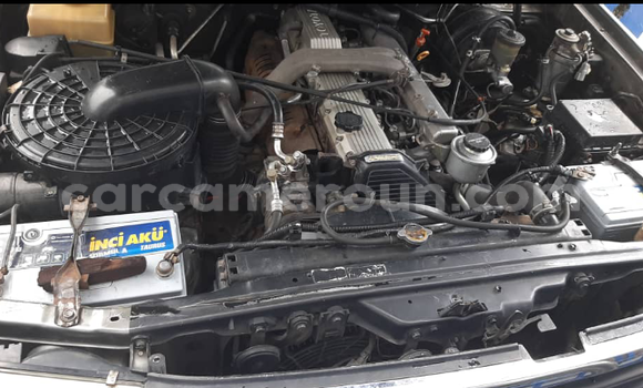 Sayi Na hannu Toyota Land Cruiser Azurfa Mota in Douala a Ƙasar Kamaru Sayi Na hannu Toyota Land Cruiser Azurfa Mota in Douala a Ƙasar Kamaru