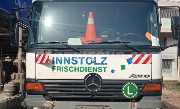 Sayi Na hannu Mercedes‒Benz 1317 White Babbar mota in Douala a Ƙasar Kamaru Sayi Na hannu Mercedes‒Benz 1317 White Babbar mota in Douala a Ƙasar Kamaru