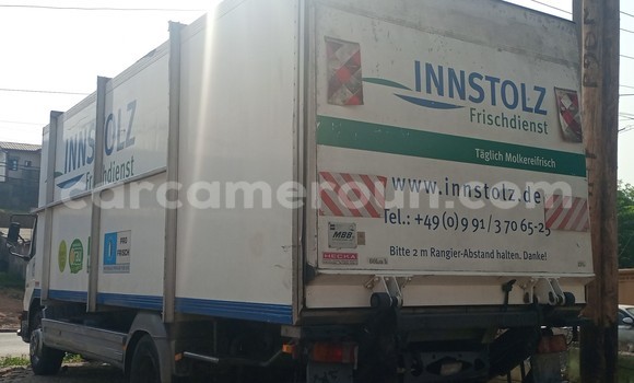 Sayi Na hannu Mercedes‒Benz 1317 White Babbar mota in Douala a Ƙasar Kamaru Sayi Na hannu Mercedes‒Benz 1317 White Babbar mota in Douala a Ƙasar Kamaru