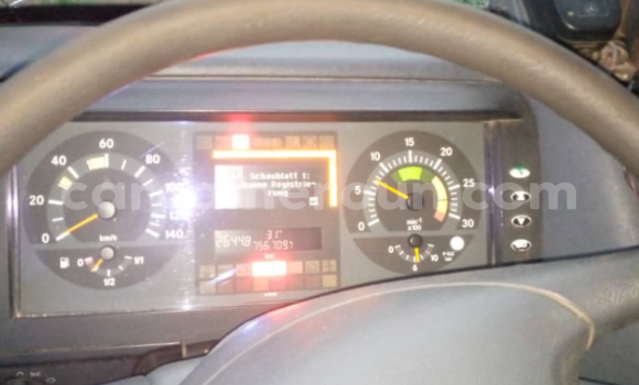 Sayi Na hannu Mercedes‒Benz 1317 White Babbar mota in Douala a Ƙasar Kamaru Sayi Na hannu Mercedes‒Benz 1317 White Babbar mota in Douala a Ƙasar Kamaru