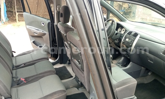 Sayi Na hannu Mazda Mazda Premacy Black Mota in Douala a Ƙasar Kamaru Sayi Na hannu Mazda Mazda Premacy Black Mota in Douala a Ƙasar Kamaru