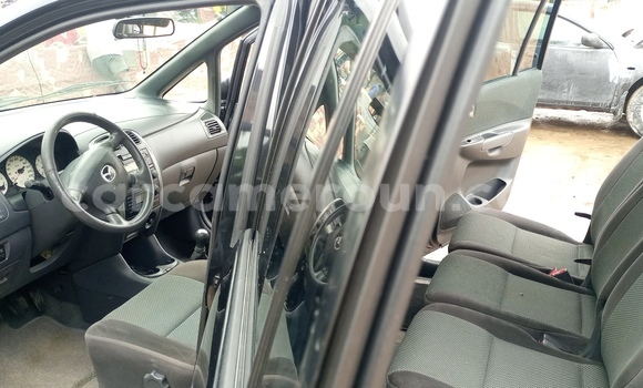 Sayi Na hannu Mazda Mazda Premacy Black Mota in Douala a Ƙasar Kamaru Sayi Na hannu Mazda Mazda Premacy Black Mota in Douala a Ƙasar Kamaru