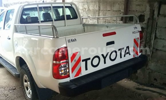 Sayi Na hannu Toyota DA White Babbar mota in Douala a Ƙasar Kamaru Sayi Na hannu Toyota DA White Babbar mota in Douala a Ƙasar Kamaru