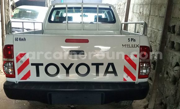 Sayi Na hannu Toyota DA White Babbar mota in Douala a Ƙasar Kamaru Sayi Na hannu Toyota DA White Babbar mota in Douala a Ƙasar Kamaru
